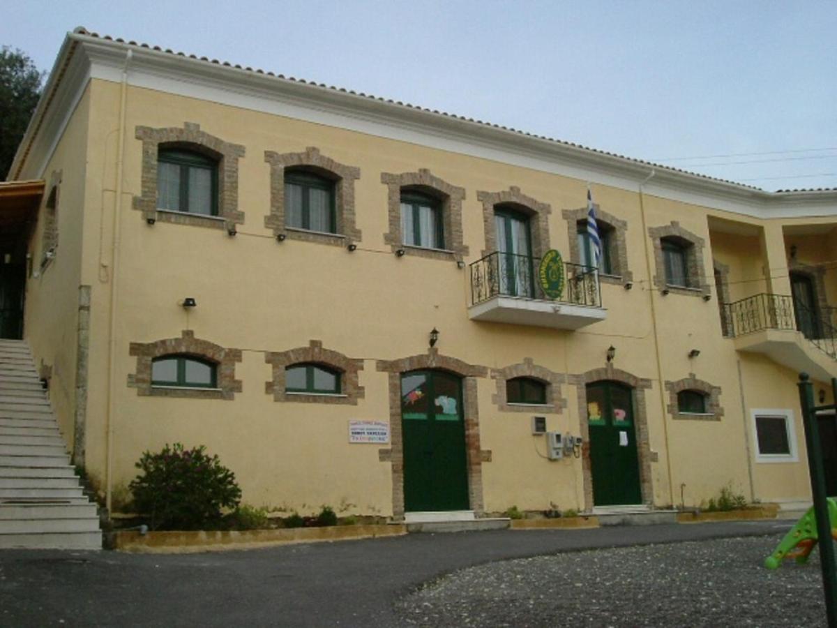 The Old Mansion Apartment Sinarades Exterior photo