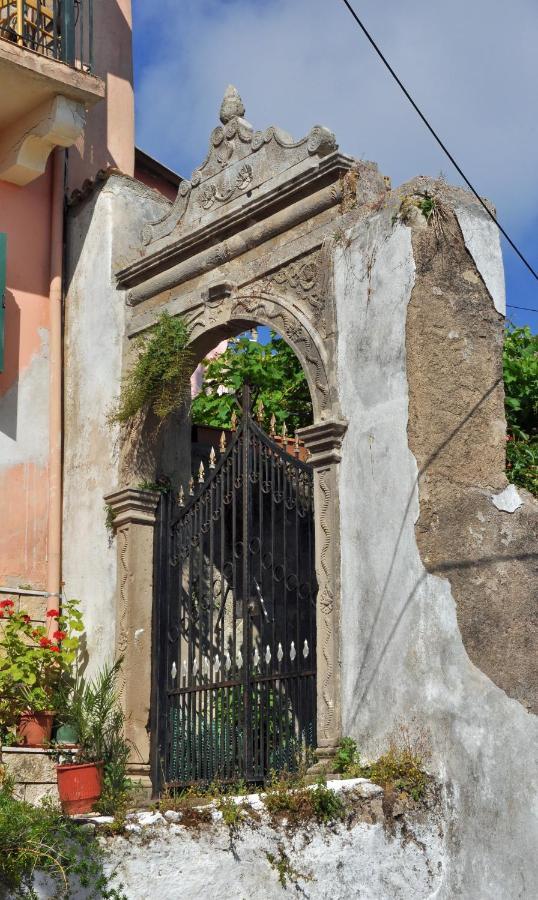 The Old Mansion Apartment Sinarades Exterior photo