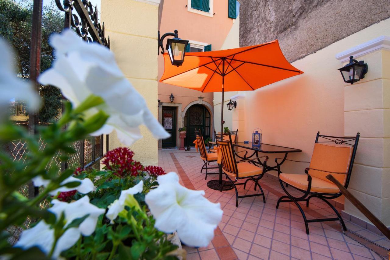 The Old Mansion Apartment Sinarades Exterior photo